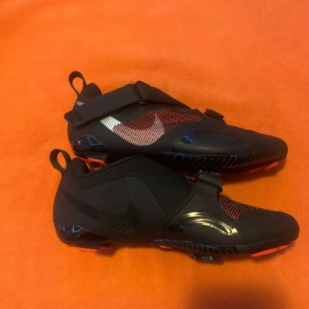 Nike SuperRep Cycle
Black Hyper Crimson - Picture 5 of 5